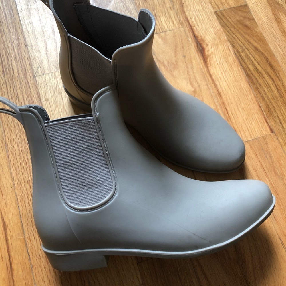 Light grey / olive short Chelsea style rain boot